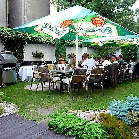 Victoria Hotel
