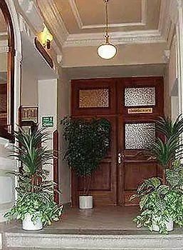 维多利亚酒店 3* 比尔森