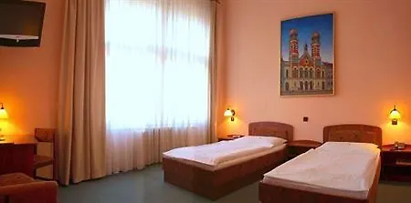 Victoria 3*