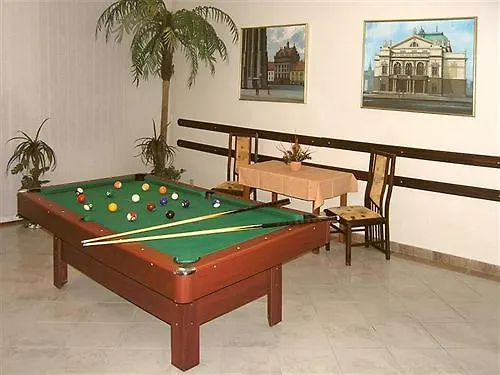 Victoria 3*